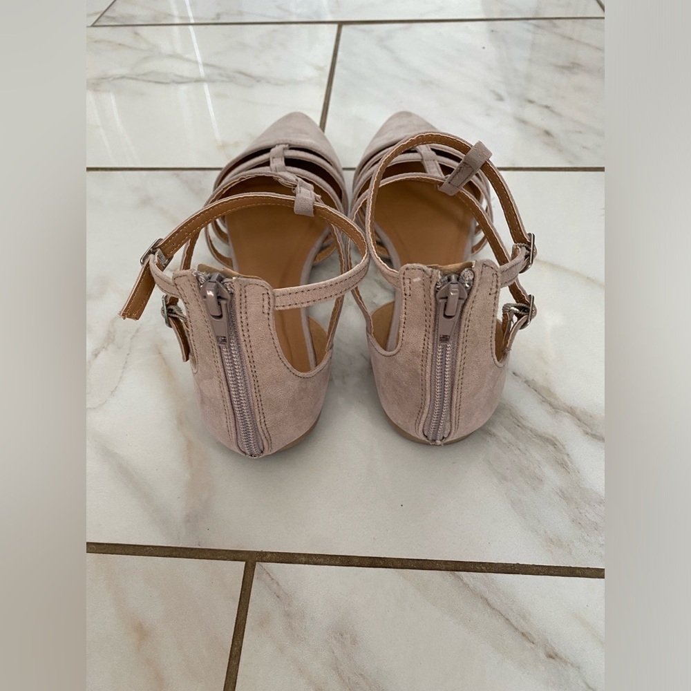 Flats - Picture 3 of 4